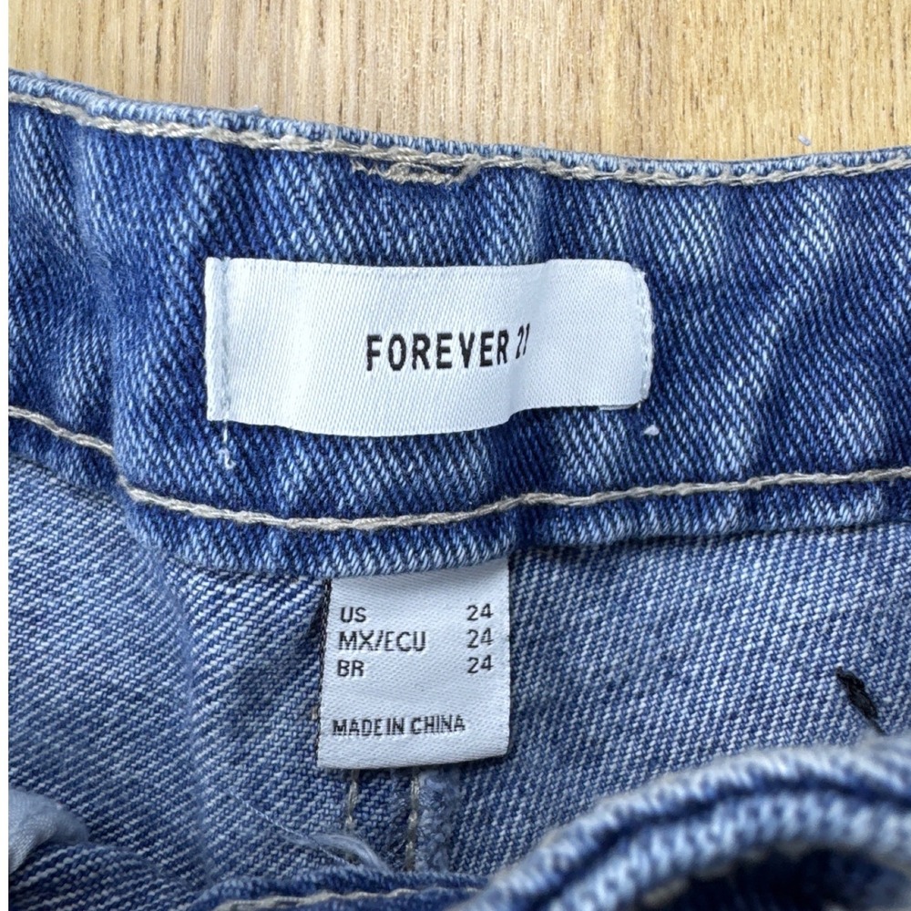 Forever 21 Butterfly Embroidered High Waisted Denim Shorts Light Wash Size 24 - Picture 2 of 5